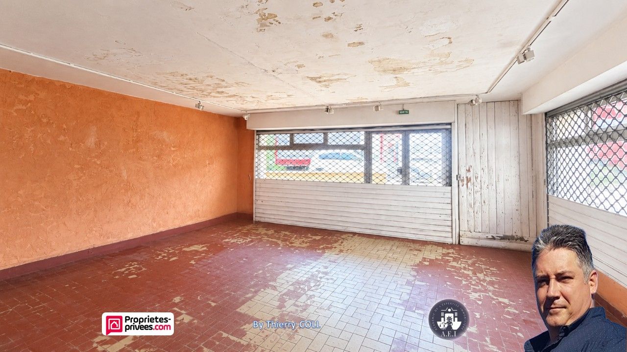 PONT-D'AIN PONT D AIN - MURS COMMERCIAUX 282 m², local libre avec parking 4