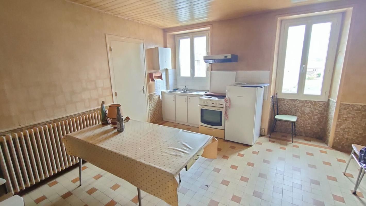 SAINT-MALO-DU-BOIS Maison Saint Malo du Bois 5 pièces 135 m2 3
