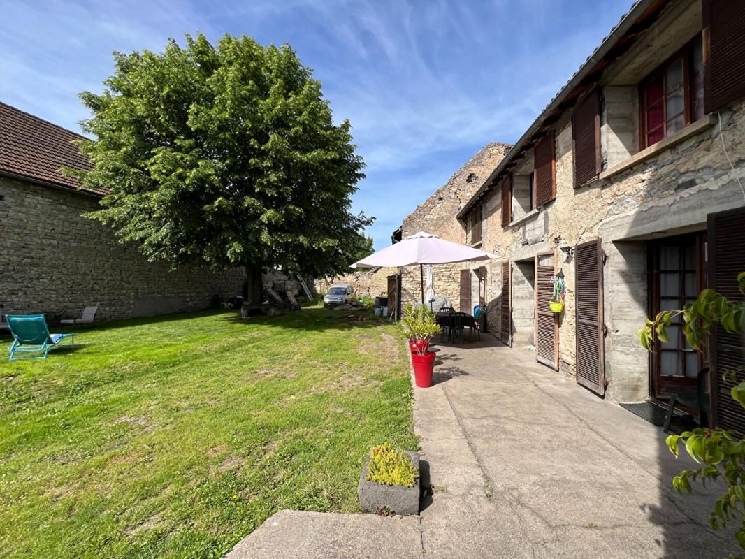 AUBIAT Corps de ferme avec grange et jardin clos ? 165 m² ? Aubiat ? Fort potentiel 2