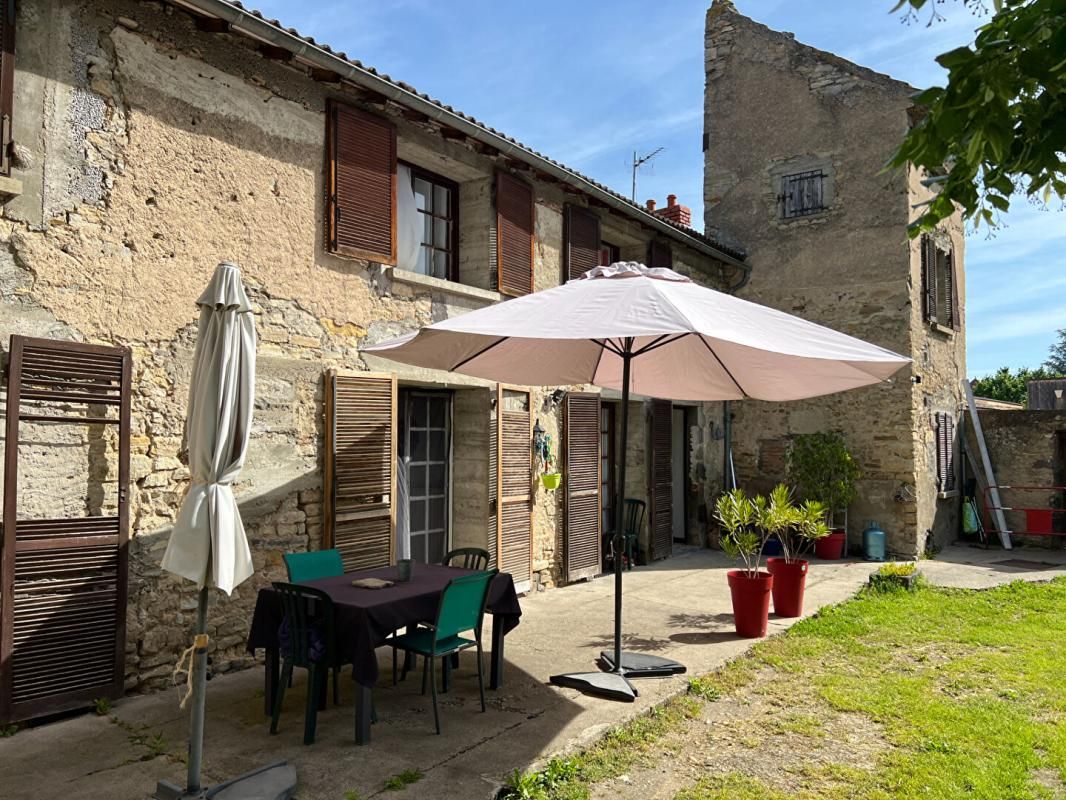 AUBIAT Corps de ferme avec grange et jardin clos ? 165 m² ? Aubiat ? Fort potentiel 3