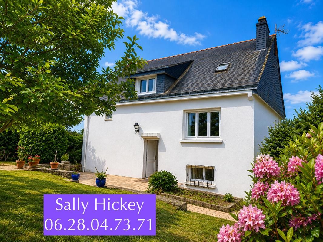 Sally HICKEY vous propose en Exclusivité à PEAULE 56130, au coeur d'un bourg breton pittoresque et proche de tous commerces à pied, cette maison T4 ( 3 chambres - possible 4 ) et son grand jardin clos. Au prix de 205 000 euros, HAI