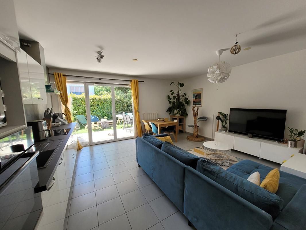 Appartement T3 double terrasse dans résidence sécurisée avec place parking