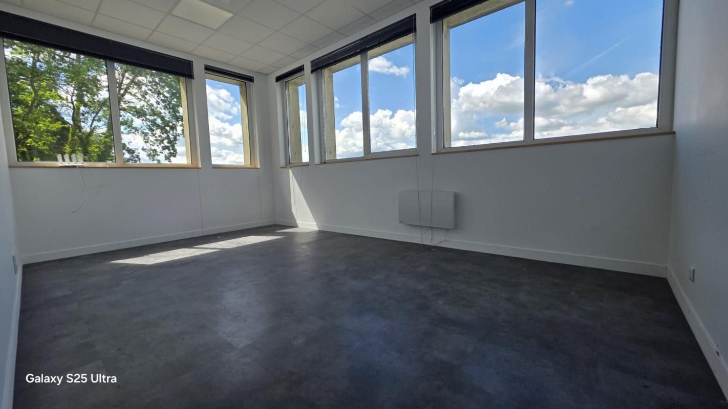 VERNEUIL-EN-HALATTE PARC ALATA - EXCLUSIVITÉ - Centre d'affaires NEUF 4