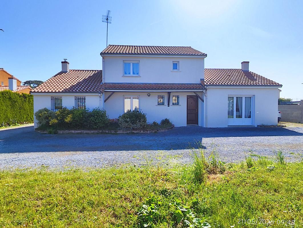 LE MARILLAIS Maison familiale de 145 m² env. avec 4 chambres, garage et grand jardin 1