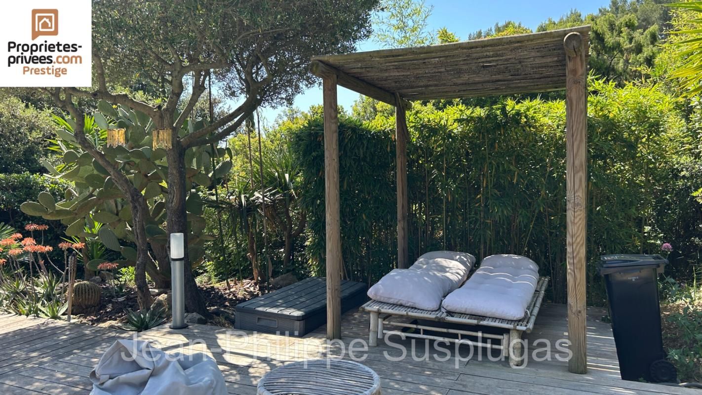 SANARY-SUR-MER Villa Sanary Sur Mer 8 pièce(s) 235 m2 3