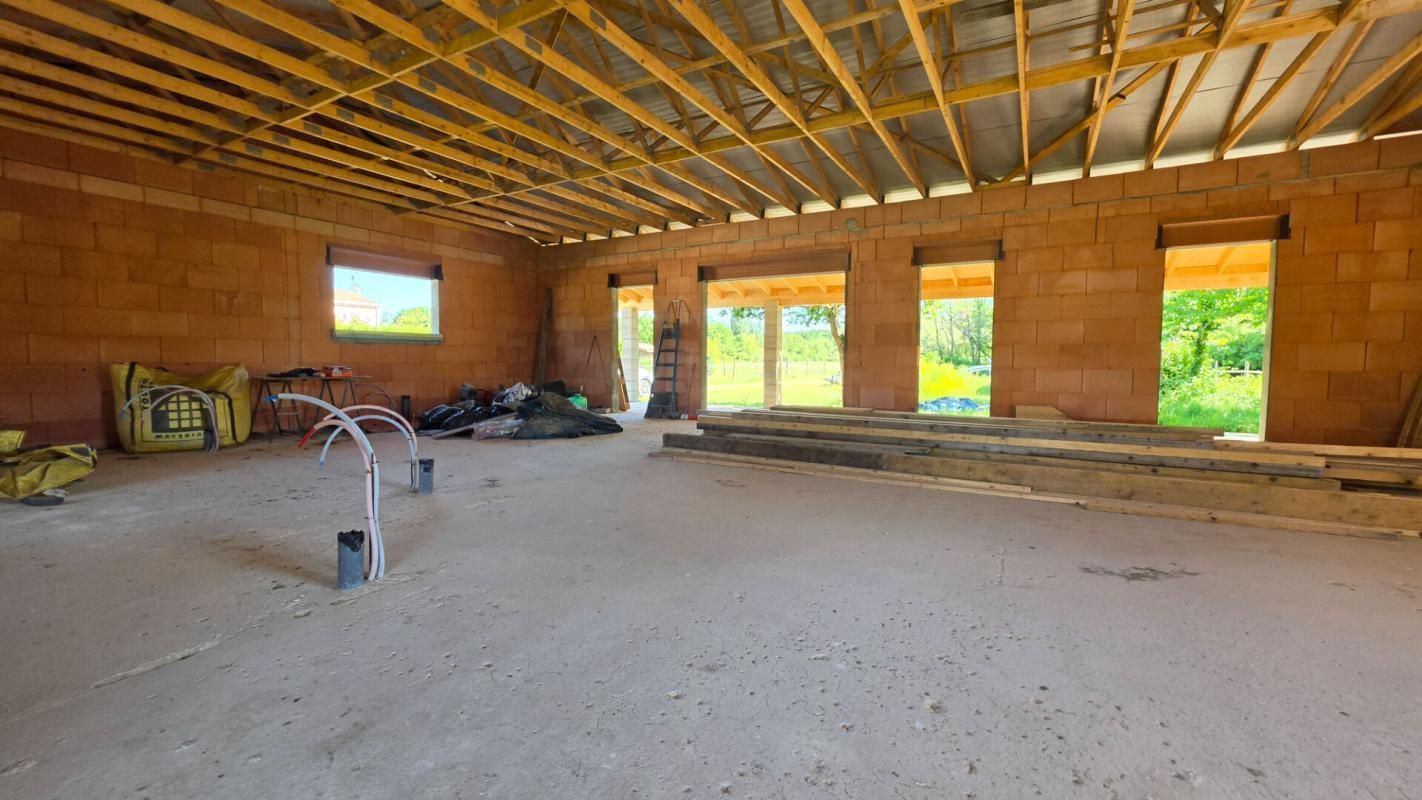 MOULIN-NEUF Maison à finir 110 m² parcelle 8120m² 3