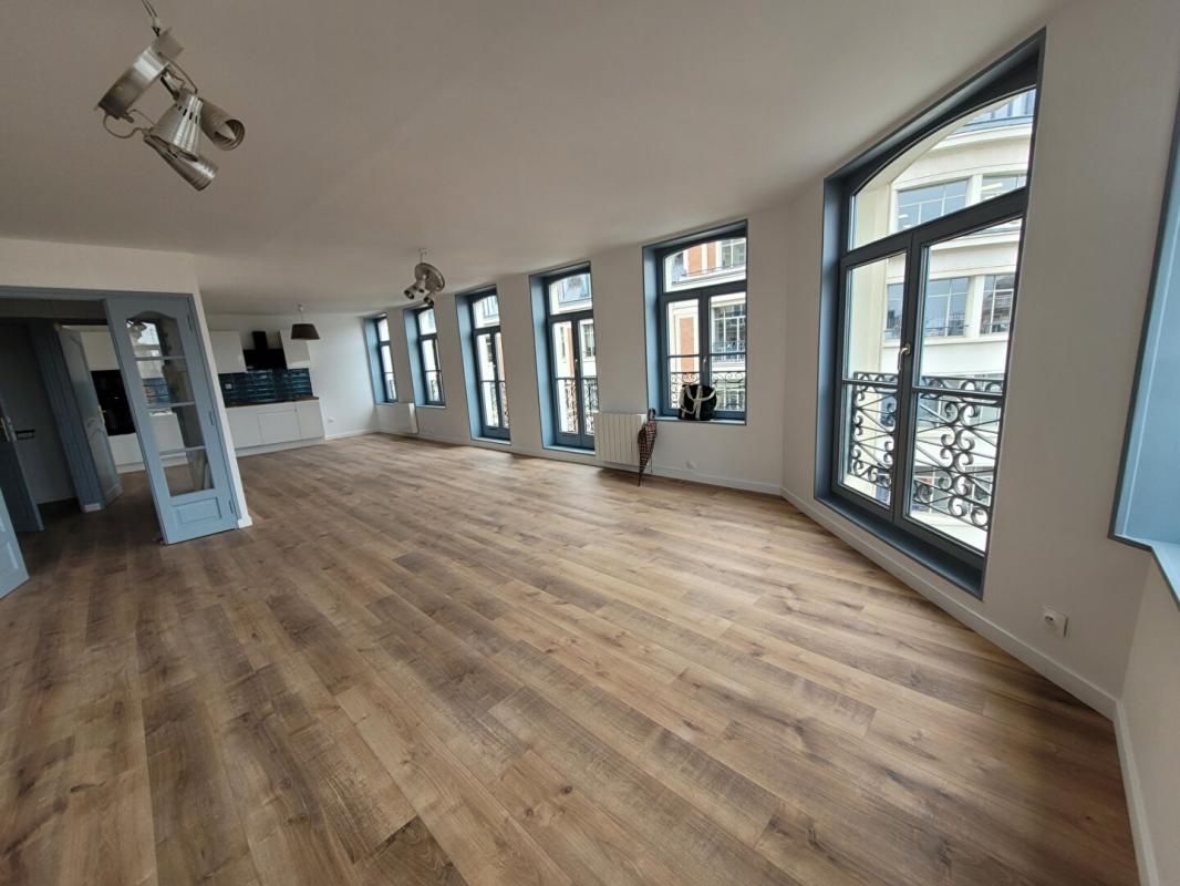 Rue nationale à Lille T4 en duplex