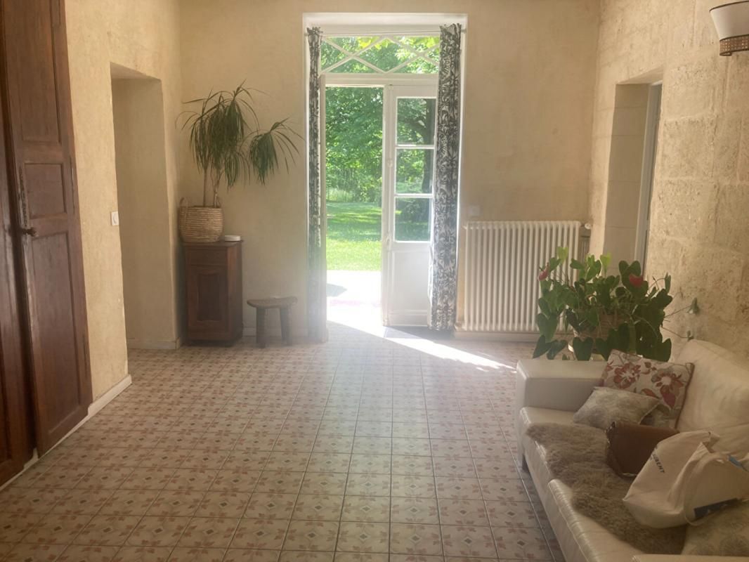 CIVRAC-DE-BLAYE Elégante maison de maître avec activité touristique à forte valeur ajoutée 3