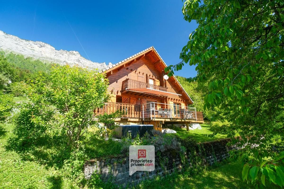 SAINT-HILAIRE Plateau des Petites Roches (38660) - Chalet T6 en madriers + studio + carport + jardin 1