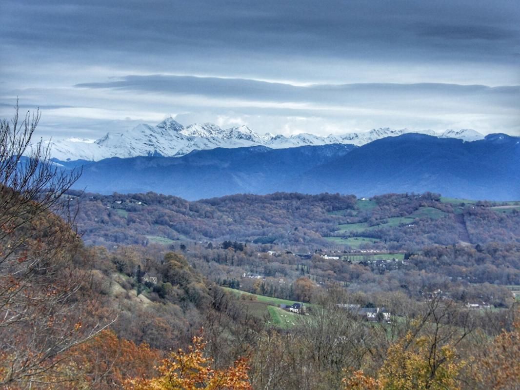 GAN Propriété à rénover avec grand terrain et panorama sur les Pyrénées 2