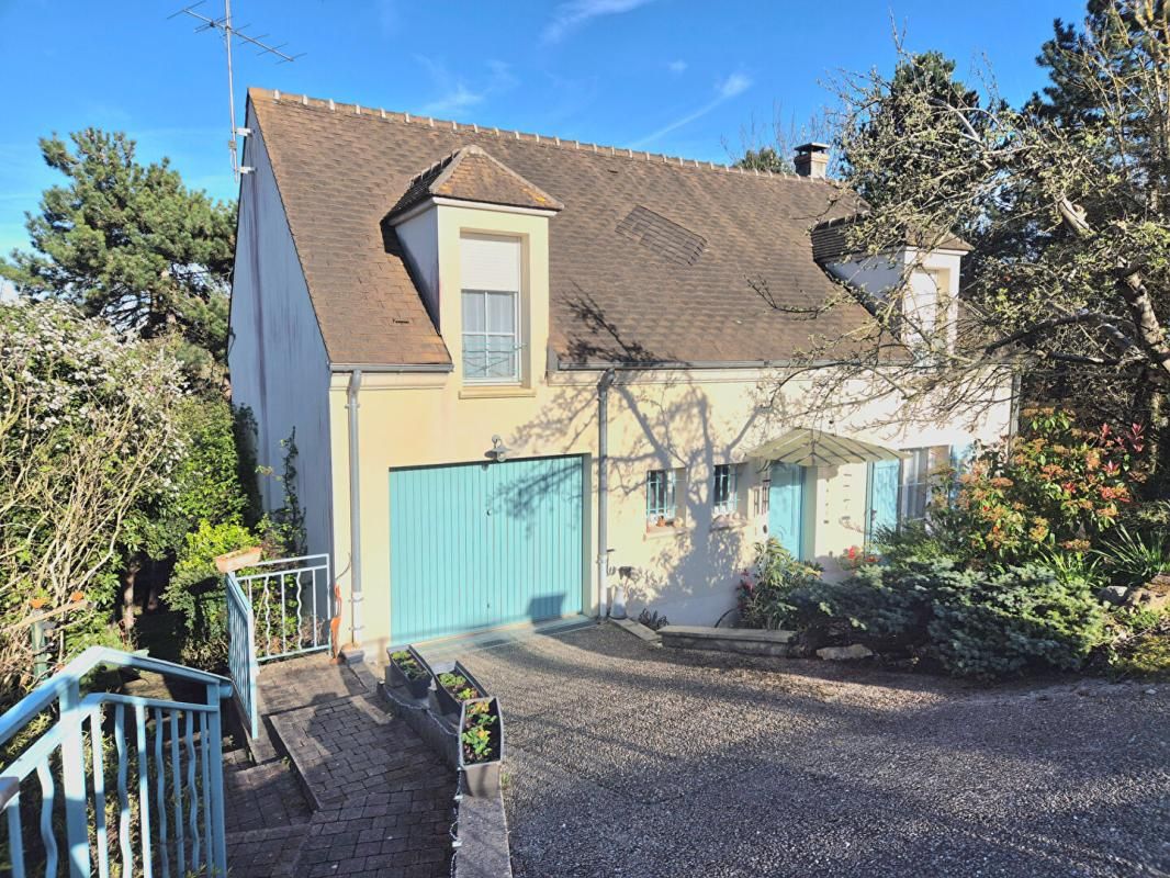 VAUREAL Maison Vaureal village 6 pièce(s) 126 m2 1