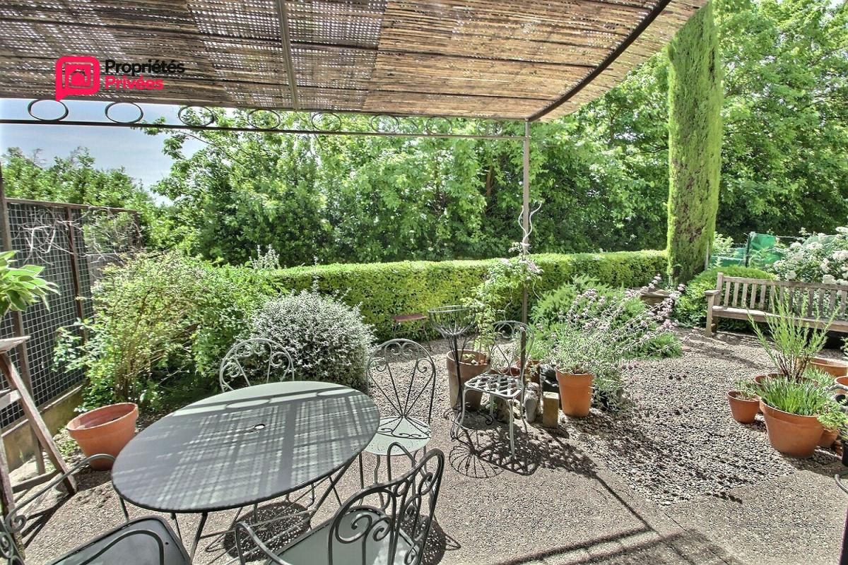 UZES UZES 5 minutes a pieds de la place aux herbes , 85 m² 3 chambres garage place de parking et jardin de 100m² 2