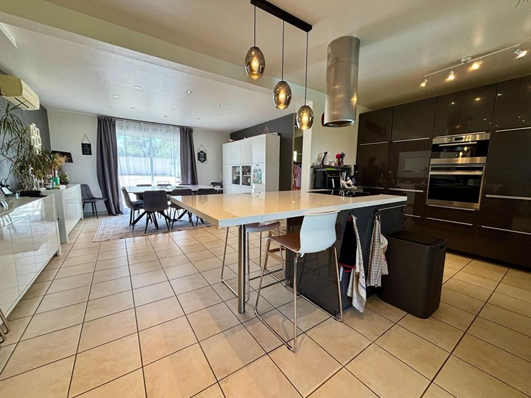 LA CHARITE-SUR-LOIRE Maison familiale de 184 m² avec piscine ? 5 chambres - cadre privilégié à La Charité-sur-Loire 2