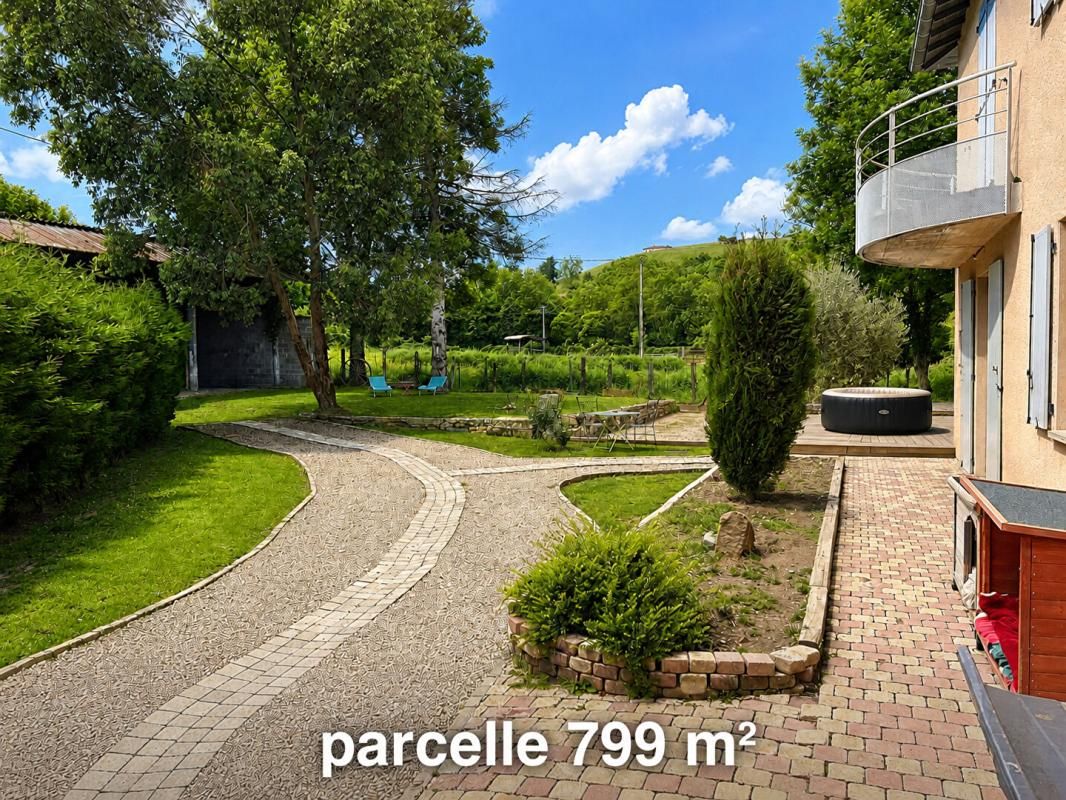 SAVIGNY, maison 189m2 sur terrain  avec dépendance