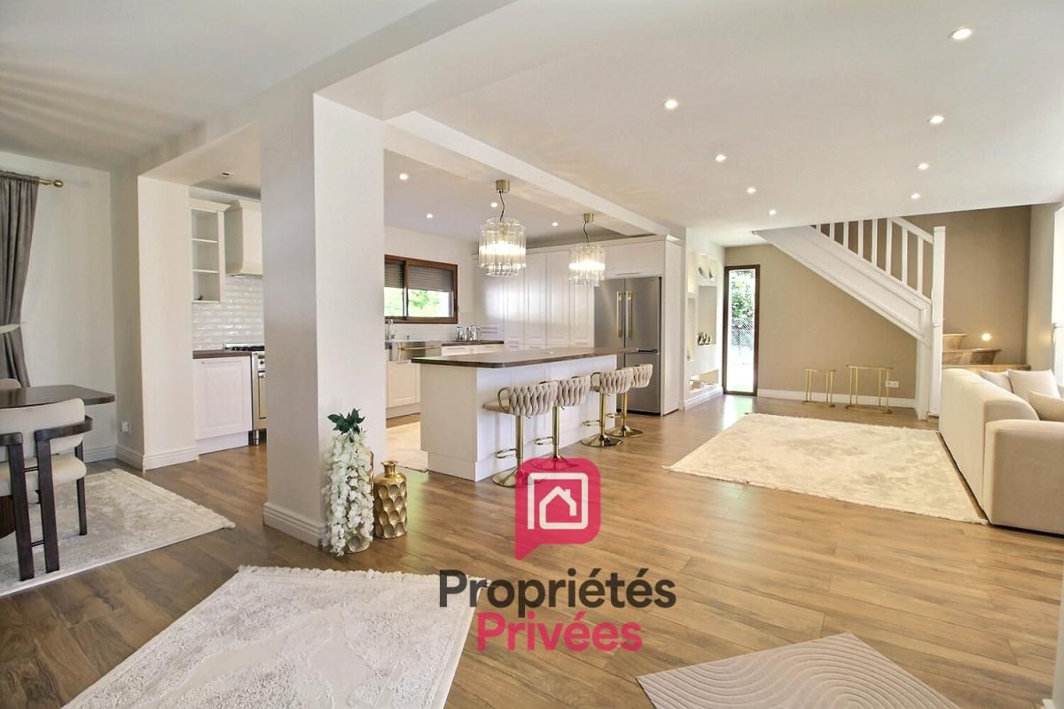 AMILLY Coup de Coeur pour cette contemporaine de 150 m2 aux espaces lumineux ! 3