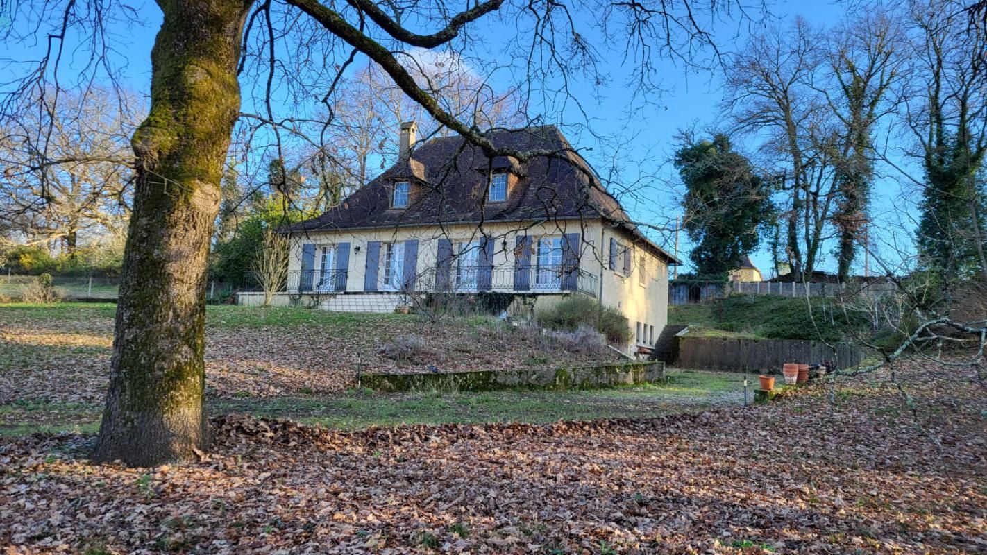 Maison 24400 Mussidan 6 pièces 112 m2 sous sol total  garage atelier pièce grenier  jardin 2350 m²