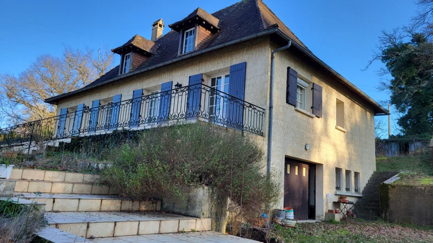 MUSSIDAN Maison 24400 Mussidan 6 pièces 112 m2 sous sol total garage atelier pièce grenier jardin 2350 m² 2