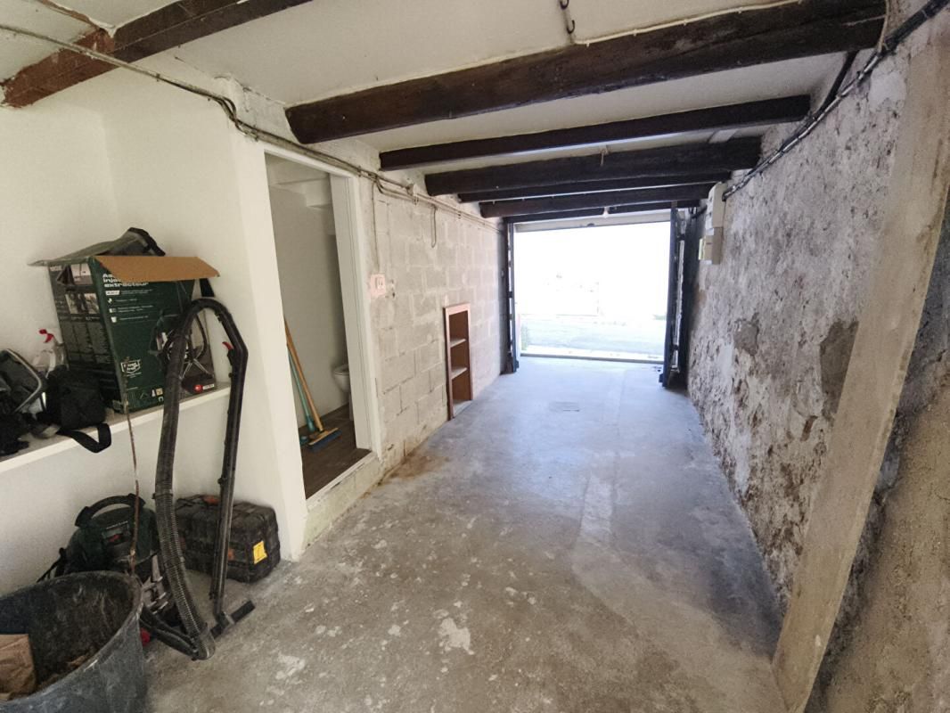MONTEUX MONTEUX : Maison de ville entièrement rénovée avec garage et cour 3