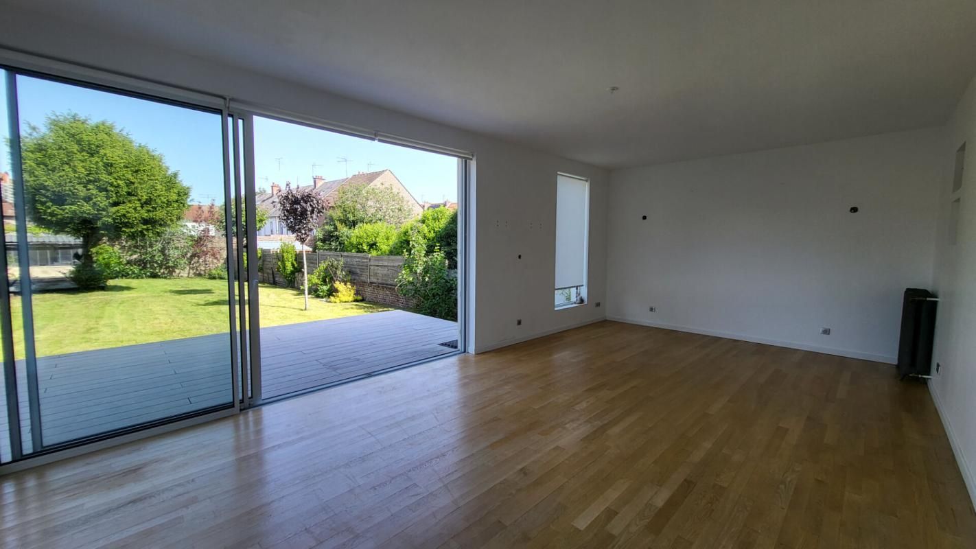 SAINT-QUENTIN Maison de caractère, quartier Remicourt, jardin, grand garage 4
