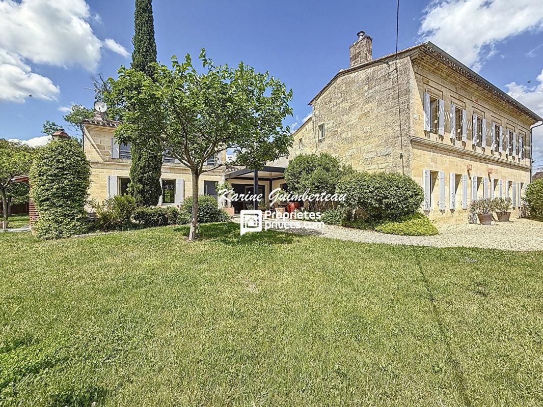Maison de campagne en pierre 320 m2 + piscine + garage + jardin