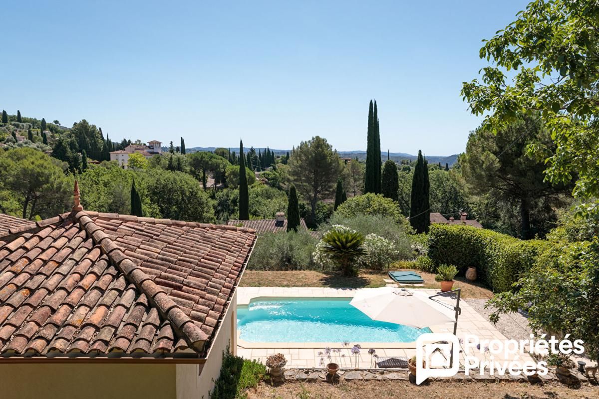 PEYMEINADE Villa de plain-pied avec grand garage et piscine au calme et vue dégagée 4