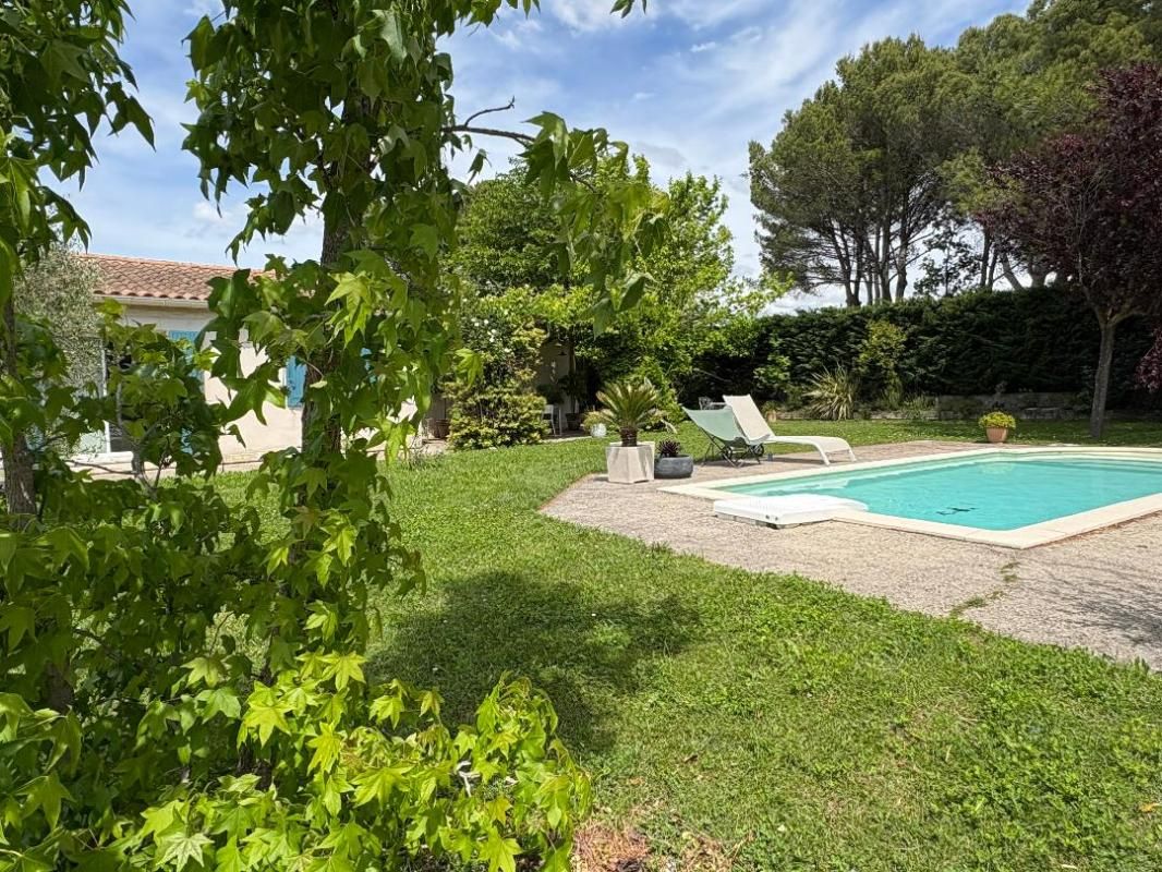 PERNES-LES-FONTAINES VILLA EN COLLINE 2