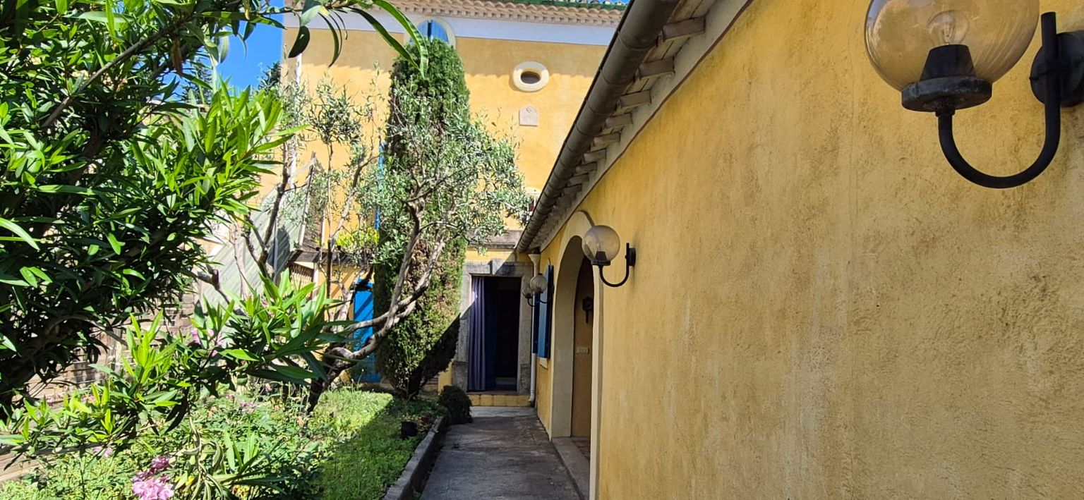 Maison de village Aniane 6 pièce(s) 140 m2 sur un terrain 800m²