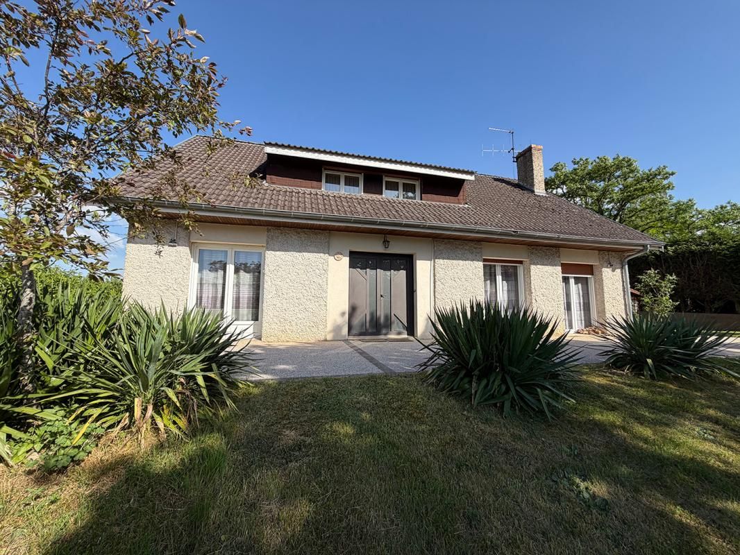 AGEY Maison indépendante de 180 m2 avec terrain de 1582 m2 1