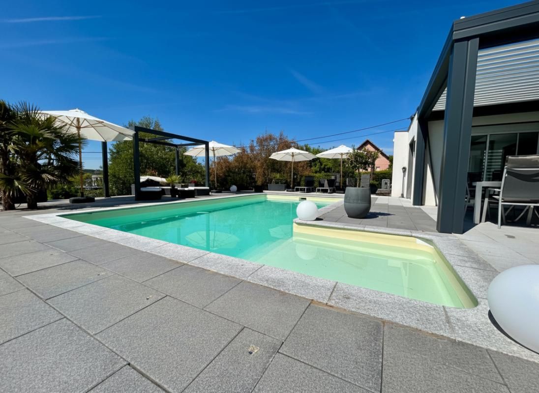 LAIRE Propriété rénovée avec piscine, 160 m² sur 27 ares 96 2