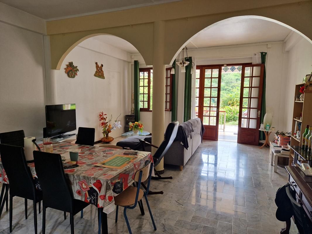 GOURBEYRE Appartement  4 pièce(s) 117 m2 , 3  chambres, rez-de-chaussée, grande terrasse, Gourbeyre 2