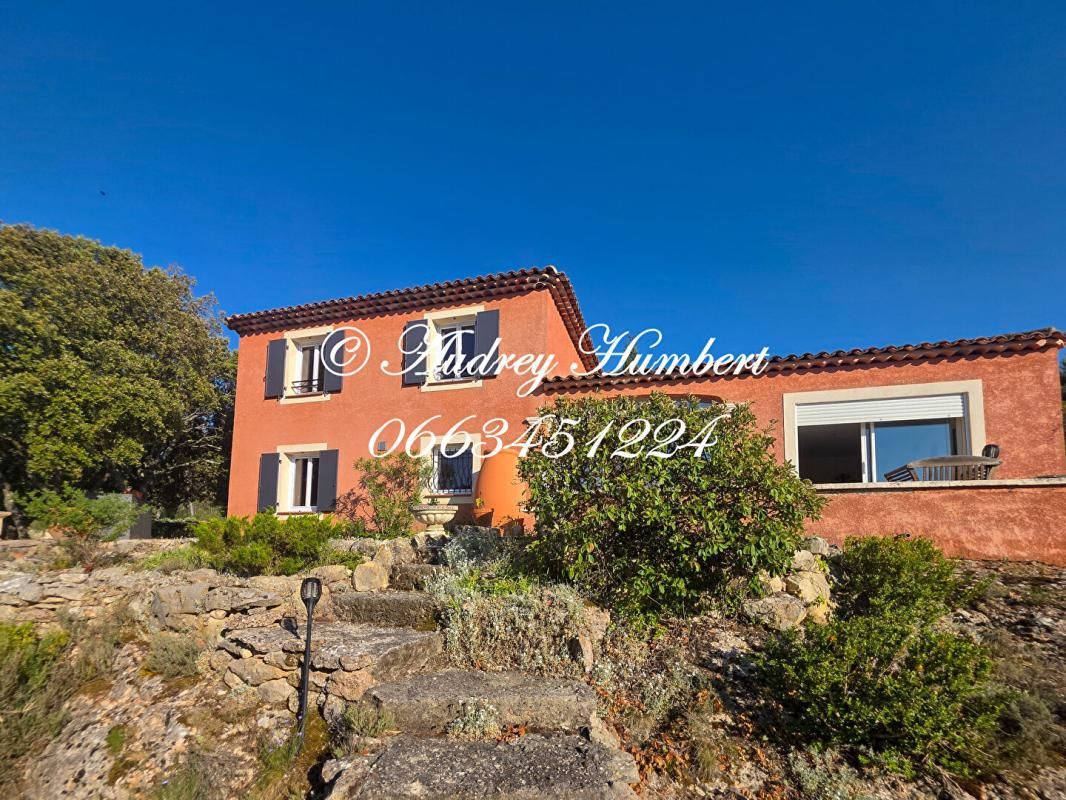 SAINT-JULIEN ST JULIEN, Proche GREOUX, VILLA de 135 m² aux belles prestations, édifiée sur 2HA8 de terrain avec vue et spa 1