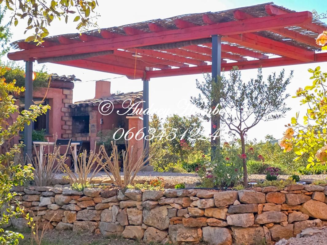 SAINT-JULIEN ST JULIEN, Proche GREOUX, VILLA de 135 m² aux belles prestations, édifiée sur 2HA8 de terrain avec vue et spa 2