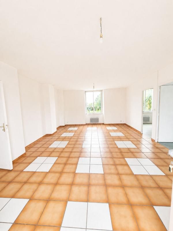 RIANTEC APPARTEMENT T3 de 60 m2 au RDC, PROCHE BOURG, PLAGES ET LORIENT ? STATIONNEMENT 2