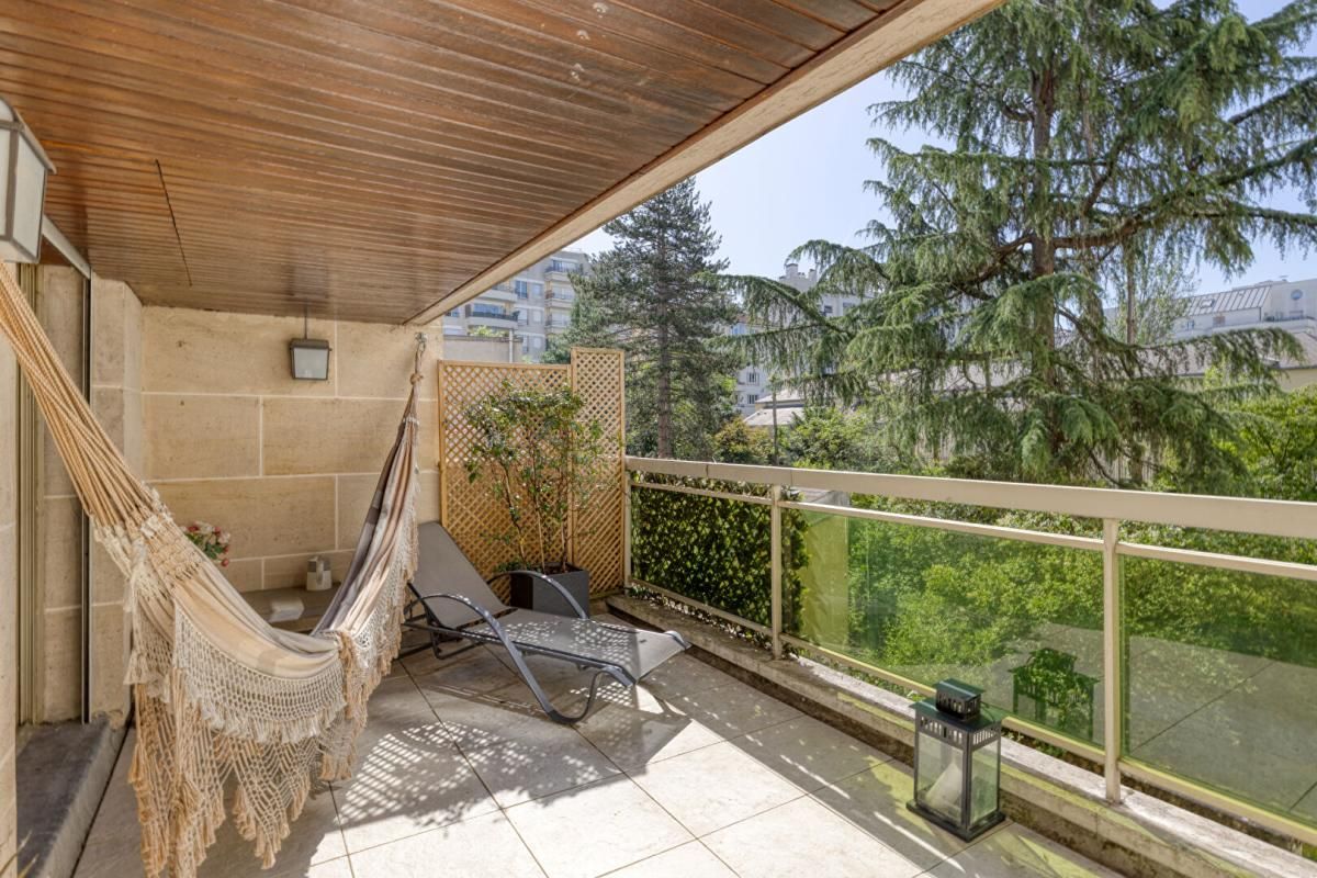 Appartement avec terrasse sur verdure