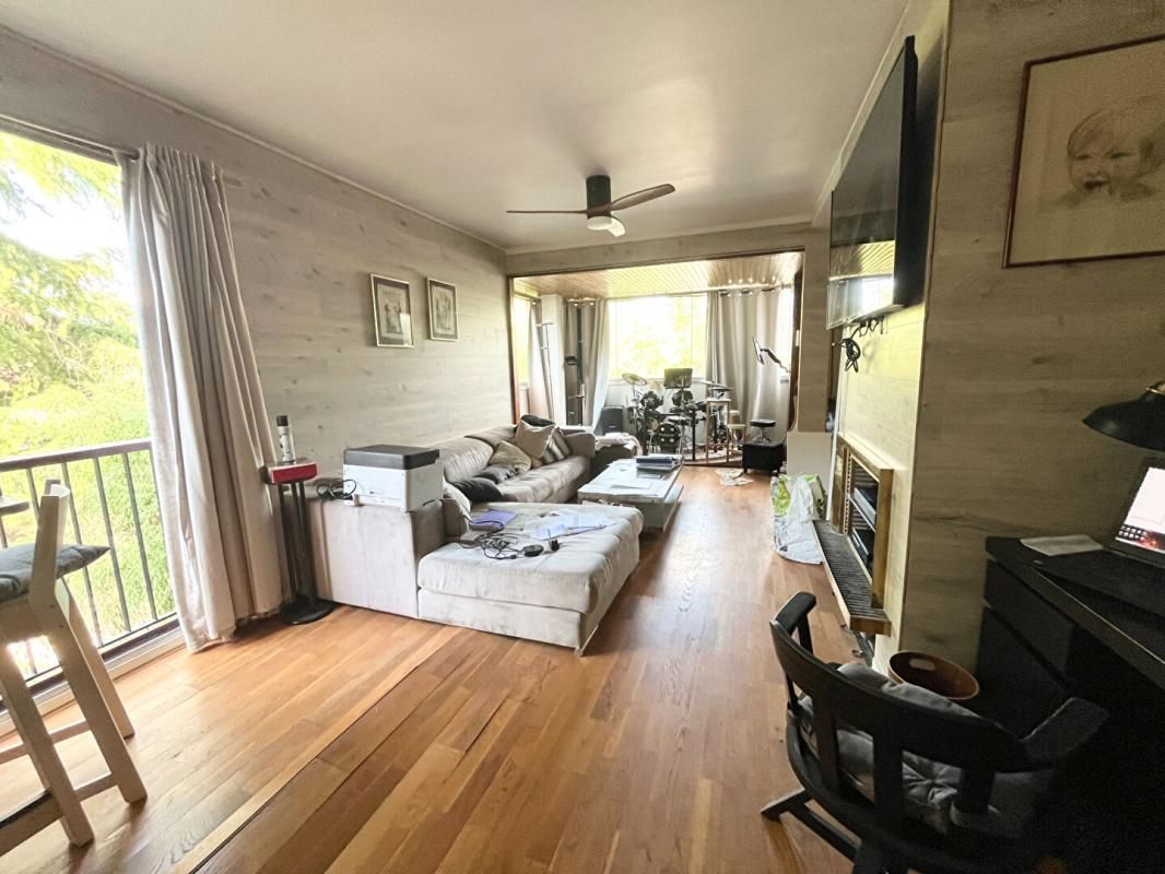 FONTENAY-LE-FLEURY Appartement  4/5 pièce(s) 98 m2 2