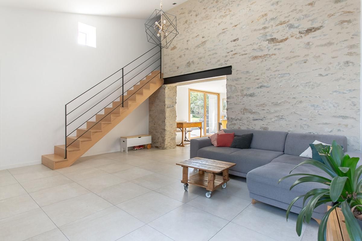 CLISSON Maison Clisson 4 P . 3 Chs . 109.64 M² . T 952 M² . Terrasse . Dépendances 2