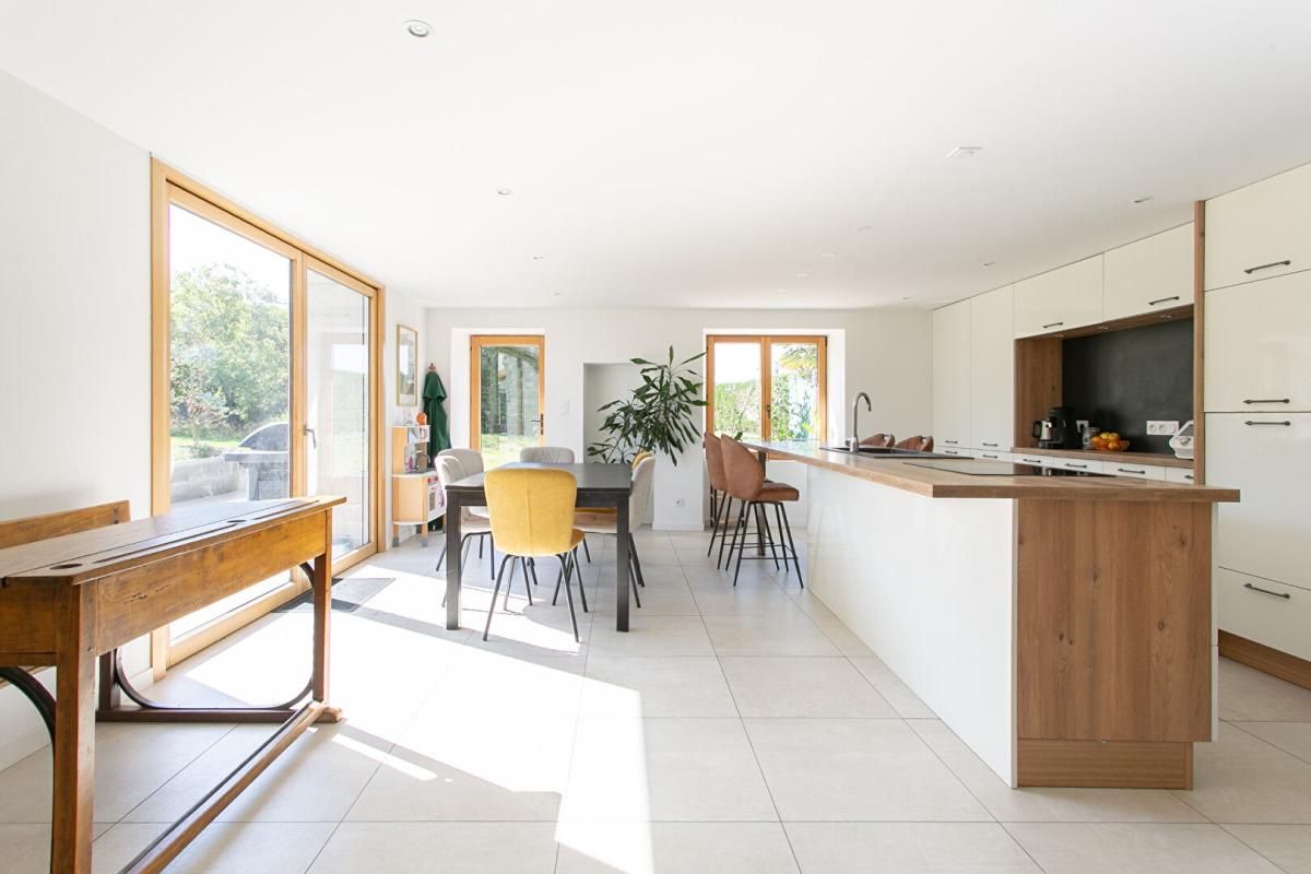 CLISSON Maison Clisson 4 P . 3 Chs . 109.64 M² . T 952 M² . Terrasse . Dépendances 3