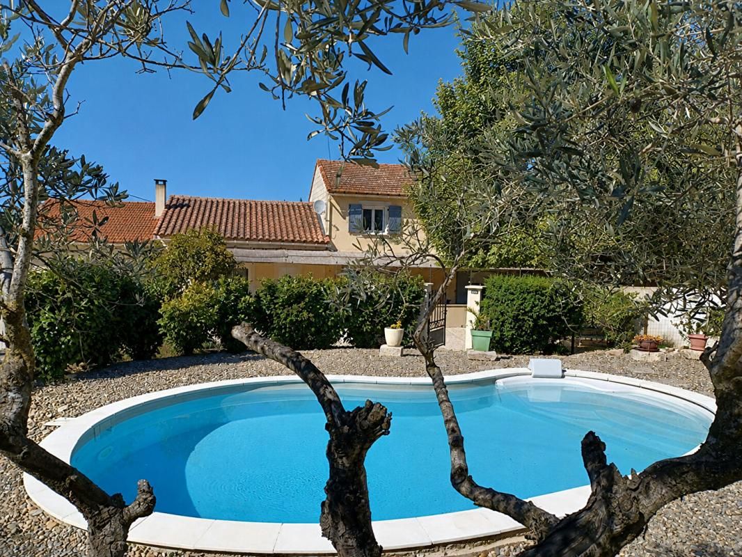 St Rémy de Provence - Mas à fort potentiel - 200 m² avec dépendances, piscine, poolhouse, garage isolé