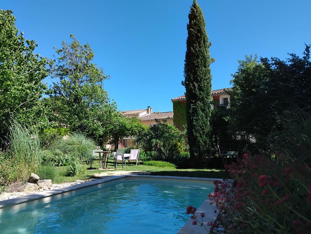 ROUSSILLON Luberon, maison  de hameau avec jardin et piscine 1