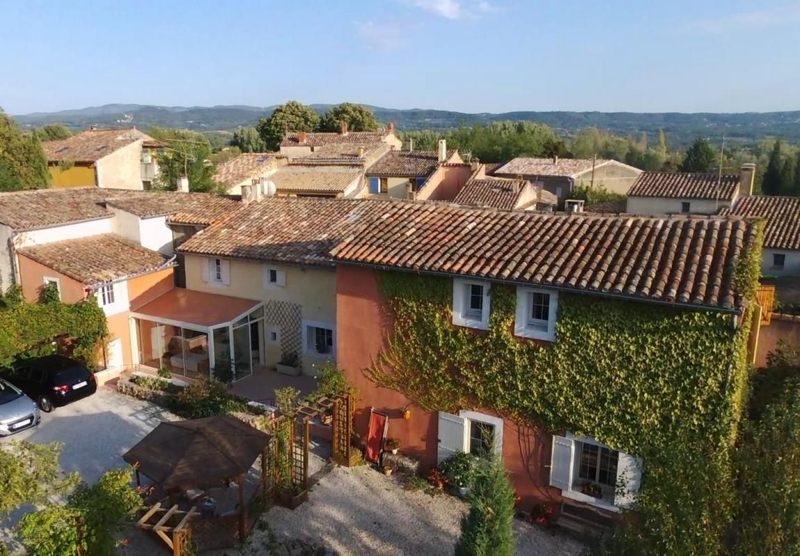 ROUSSILLON Luberon, maison  de hameau avec jardin et piscine 2