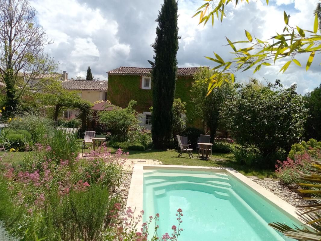 ROUSSILLON Luberon, maison  de hameau avec jardin et piscine 3