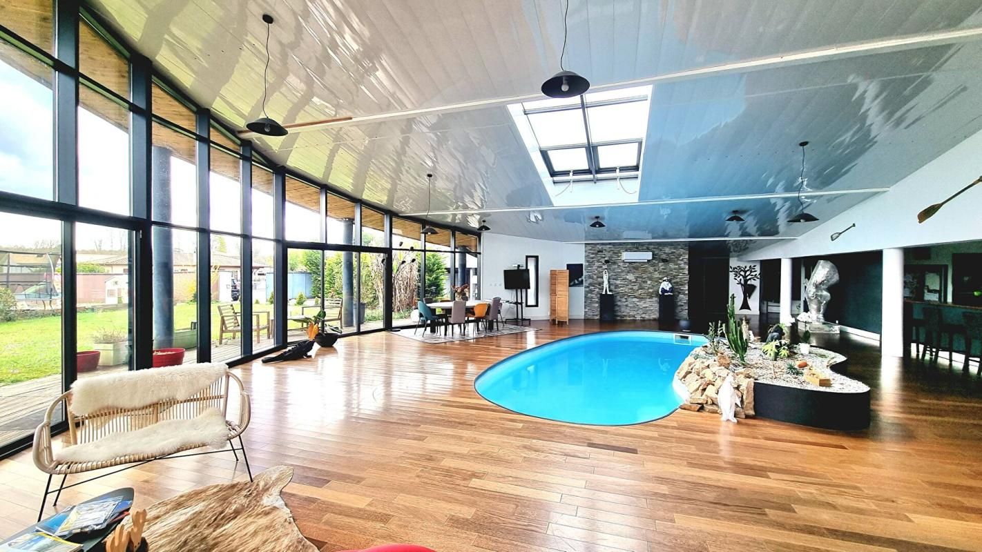 LACANAU Villa d'Architecte de 800 m² - 16 pièces - 9 chambres - 1 appartement T3 - 1 piscine intérieure et 1 extérieure - parcelle 2500 m² - Le Temple 2