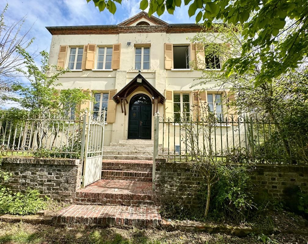 Spacieuse Maison de Maître à 15 minutes de Lisieux