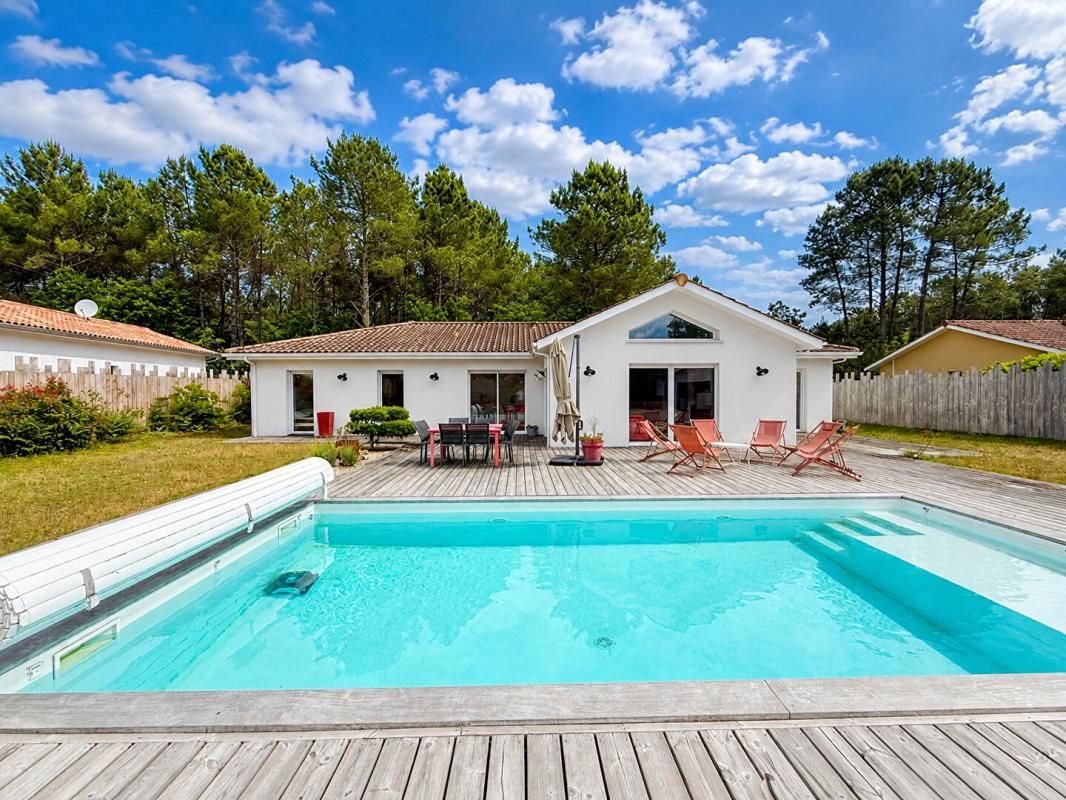 Maison Salles 7 pièces 4 chambres 1 bureau garage et piscine 152 m2