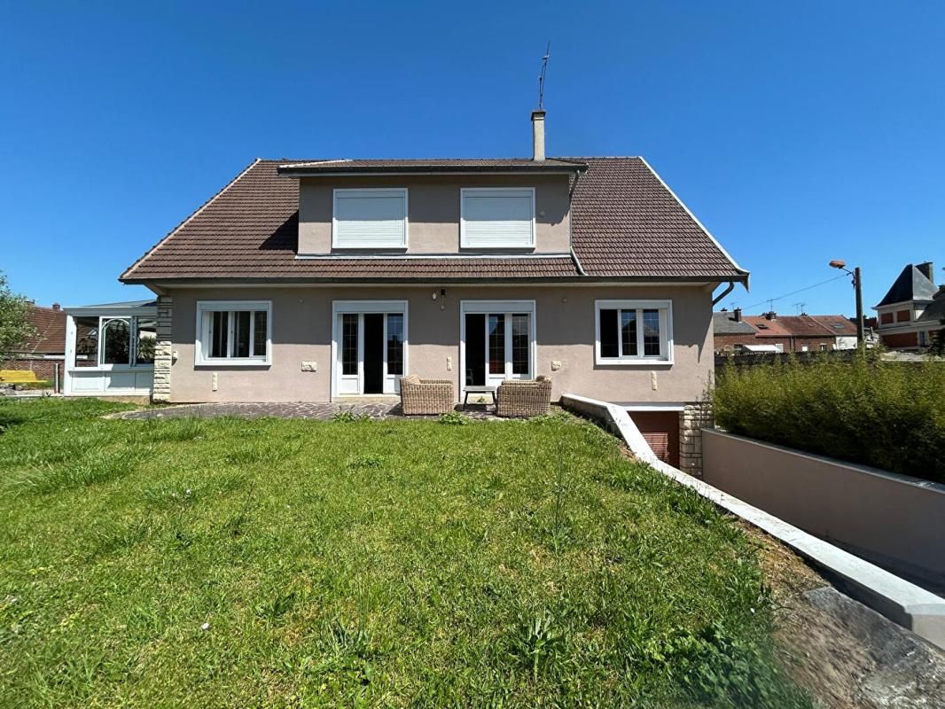 CHAUNY Maison Chauny 7 pièce(s) 262 m2 2