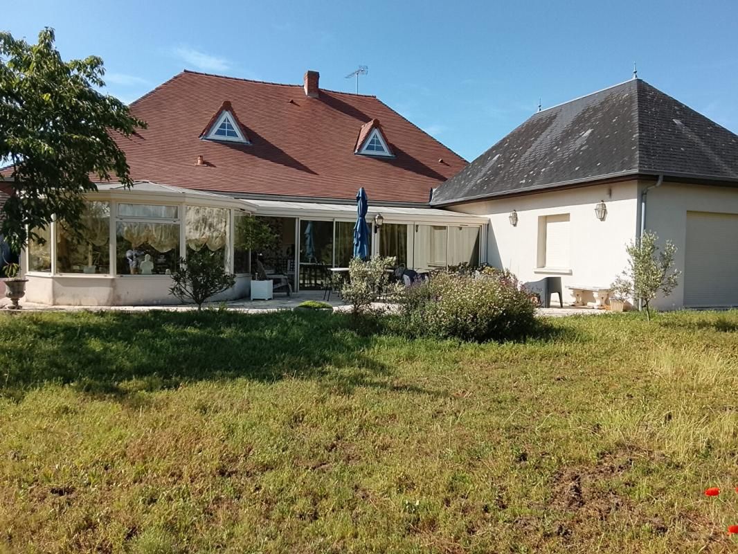 BUZANCAIS Maison Buzancais 6 pièce(s) 272 m2 1