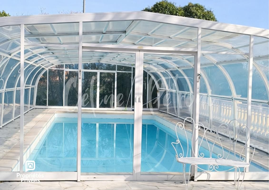 DRAGUIGNAN Demeure de caractère avec tourelle et piscine - 413 m² - Draguignan 2