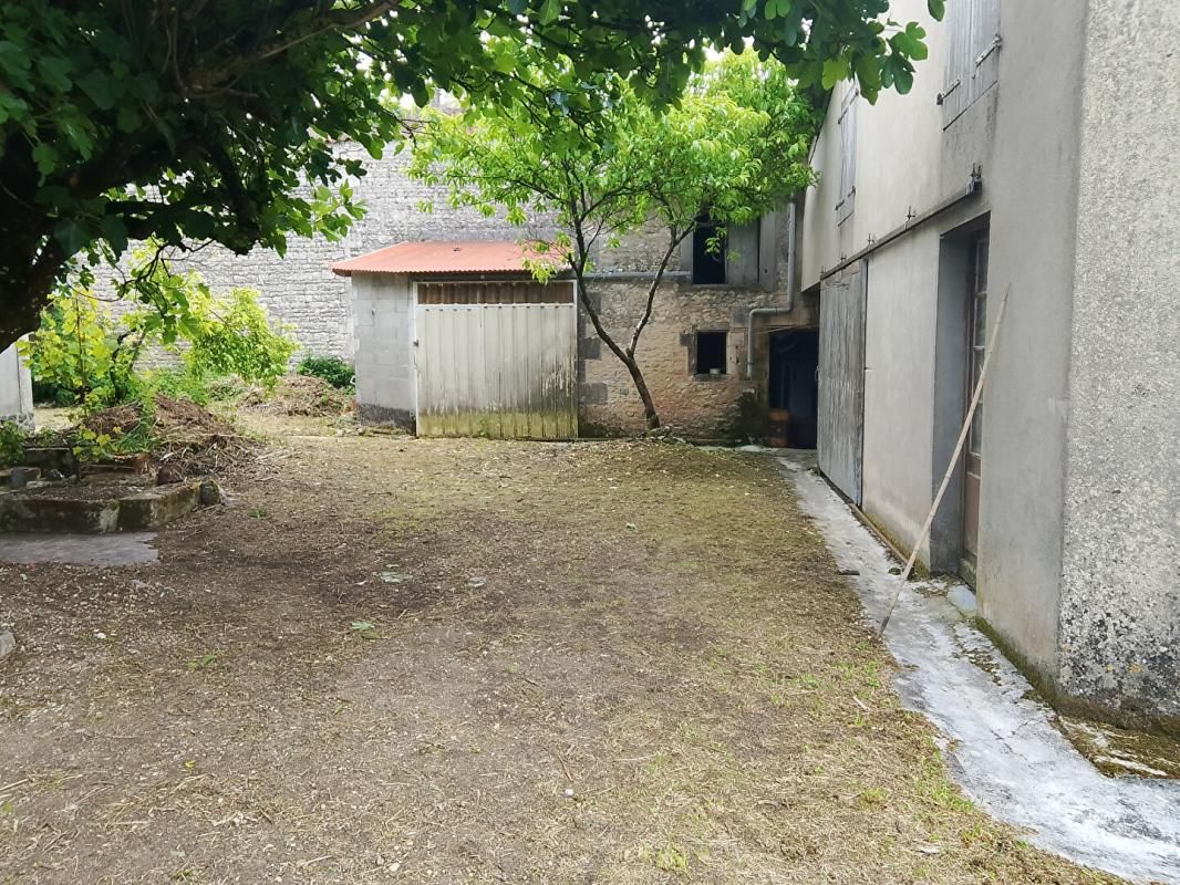 MERIGNAC Maison Merignac (Charente) 4 pièce(s) avec dépendances, 2500 m² de terrain 3