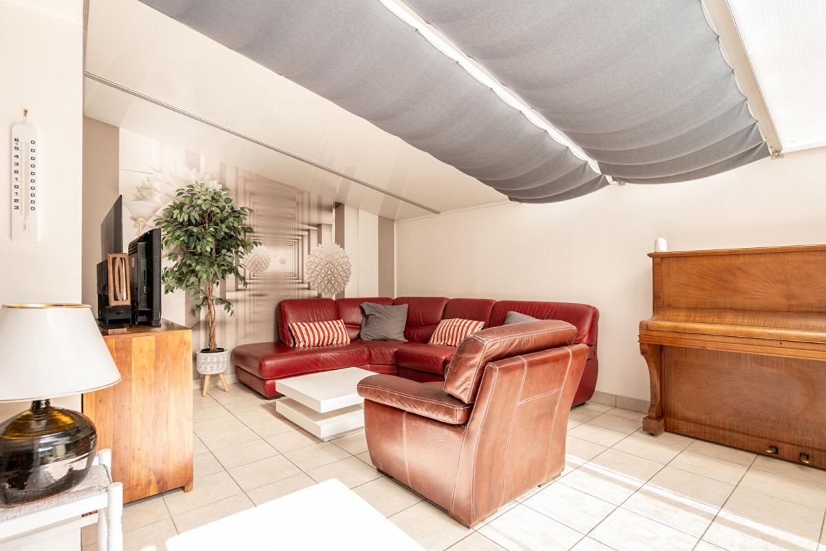 ROMORANTIN-LANTHENAY LIEUX UNIQUES ® x PROPRIÉTÉS PRIVÉES PROPOSE MAISON DE 2011 HYPER-CENTRE ROMORANTIN 87 M² 2