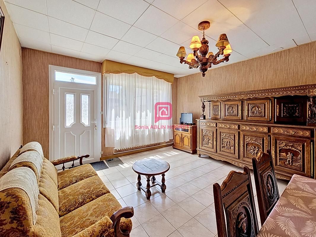 RENAZE Maison 8 Pièces- 6 chambres 3